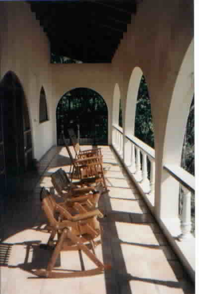 FrontPorch.jpg (14248 bytes)