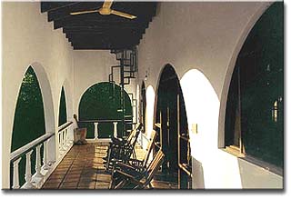 terrace1c.jpg (23836 bytes)